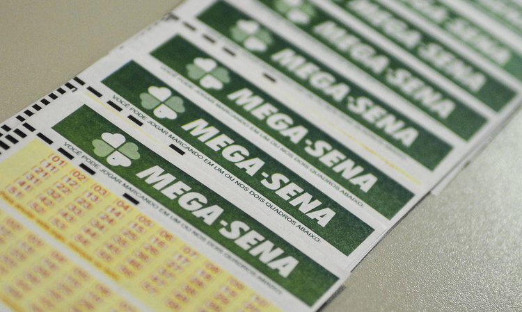 Bilhetes de aposta da mega-sena.