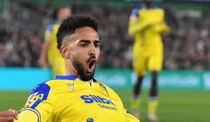 Chris Ramos em campo pelo Cádiz. (Foto: Divulgação / Cádiz)