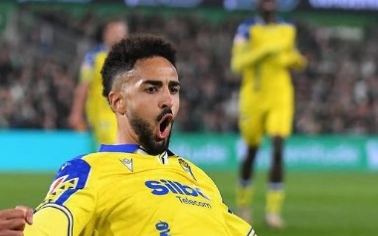 Chris Ramos em campo pelo Cádiz.