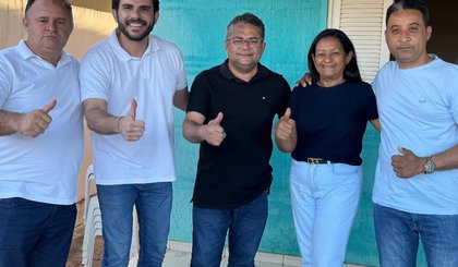 Dr Marcus Vinicius Kalume ao lado do prefeito de Marcos Parentes, Dr Gedison (veste camisa escura) (Foto: Instagram Dr Marcus Vinicius) Dr Marcus Vinicius Kalume ao lado do prefeito de Marcos Parentes, Dr Gedison (veste camisa escura) (Foto: Instagram Dr Marcus Vinicius)
