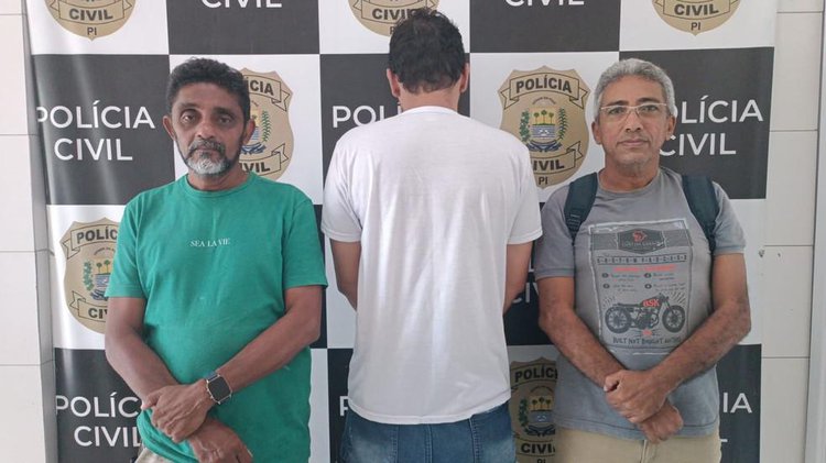 Empresário é preso em flagrante com sete celulares roubados.