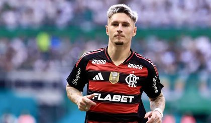 Flamengo estende vínculo de Varela até 2027 após acordo com empresário (Foto: Reprodução) Flamengo estende vínculo de Varela até 2027 após acordo com empresário (Foto: Reprodução)