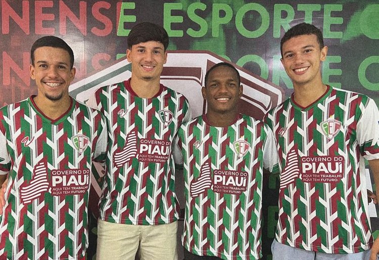 Fluminense-PI efetiva a profissionalização de quatro atletas da equipe sub-20 do clube