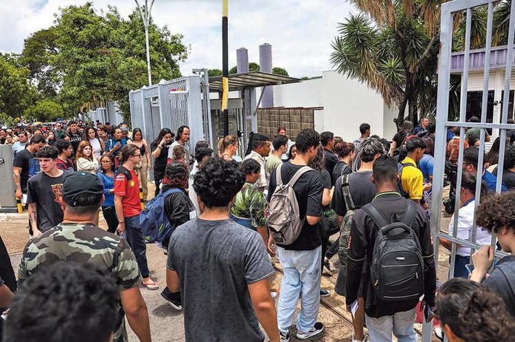 Grupo de inscritos com mais de 18 anos e que não terminaram a educação básica cresceu mais de 200%.