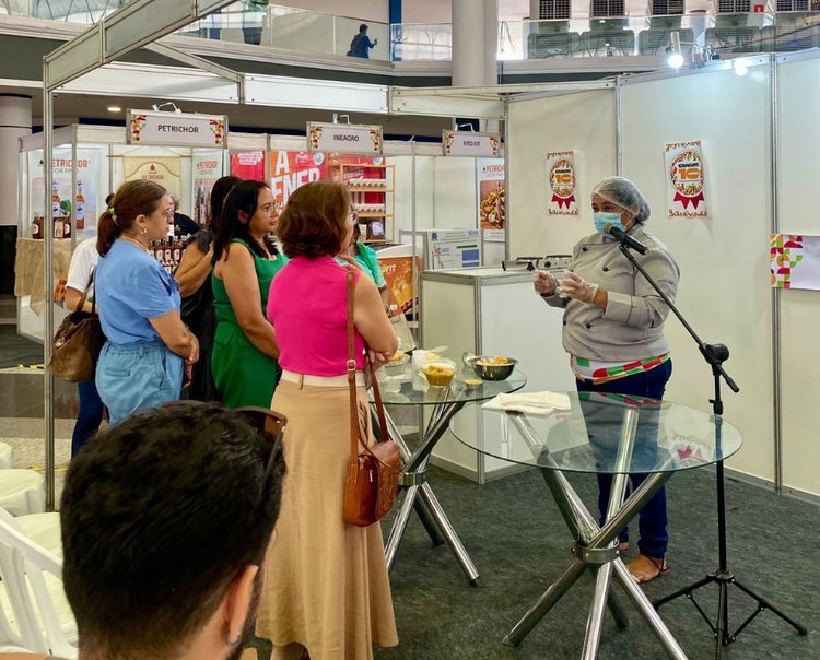 M Celebração da tradição piauiense com cultura, música, sabores e experiências em torno da cajuína