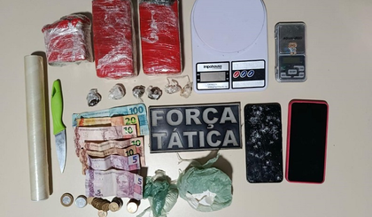 Mulher é presa em Valença com drogas, balança de precisão e materiais para embalagem (Foto: Reprodução) Mulher é presa em Valença com drogas, balança de precisão e materiais para embalagem (Foto: Reprodução)