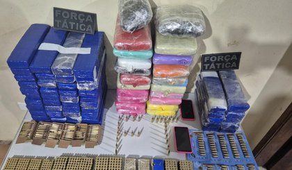 Mulheres são presas com mais de mil munições e 62 kg de drogas em Paulistana. (Foto: PM-PI) Mulheres são presas com mais de mil munições e 62 kg de drogas em Paulistana. (Foto: PM-PI)