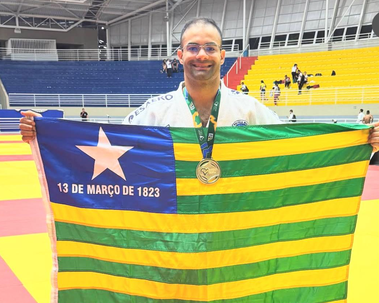 Multimedalhista internacional, o atleta já acumula sete medalhas em campeonatos mundiais.