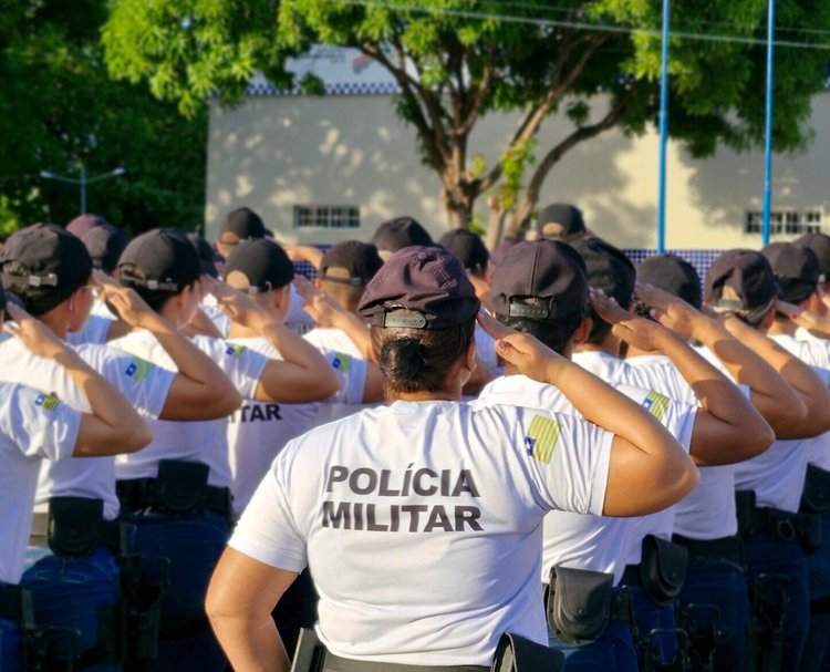 PM realiza entrega do primeiro uniforme de instrução a nova turma do curso de Formação de Soldados nesta segunda (18)