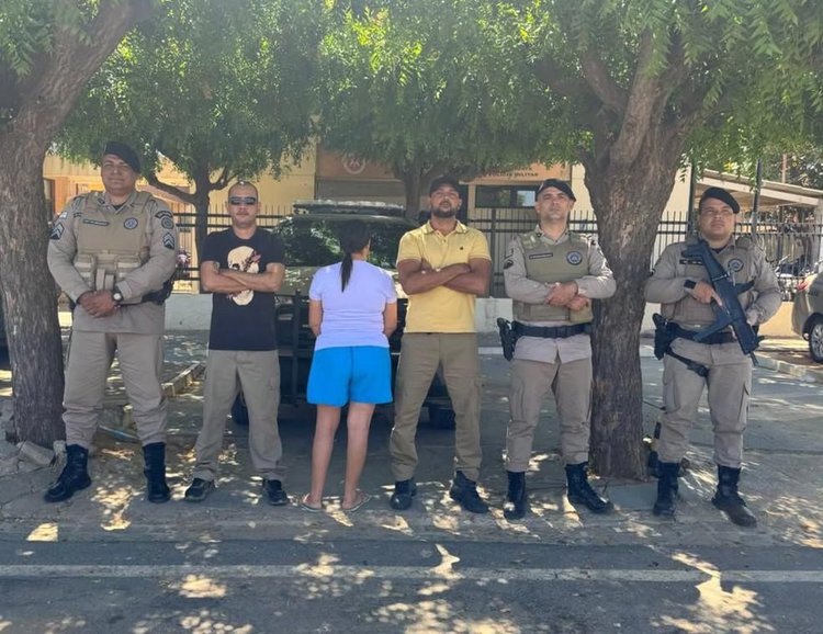 Polícia prende suspeita de matar mulher após discussão em bar.