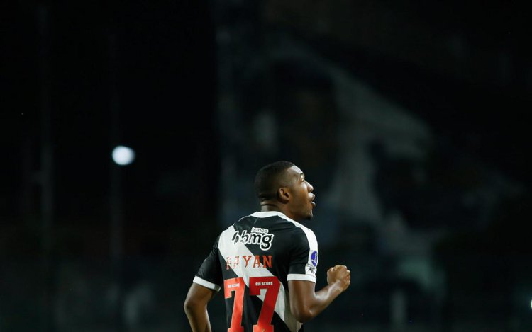 Porto faz oferta milionária por Rayan em negociação com Vasco.