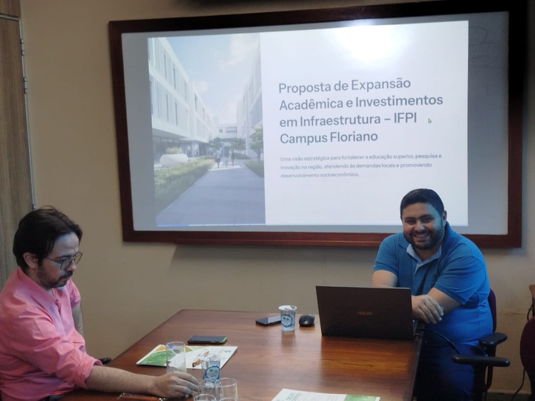 Professor do IFPI André Melo