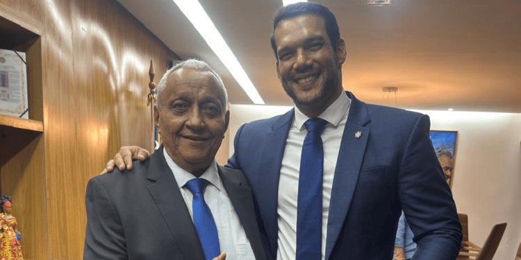 Robert Brown participa de inaugurações e homenagens no futebol.