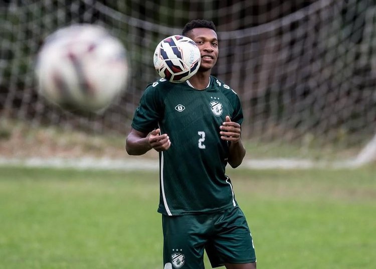 Rodrigo Negueba, lateral do Altos, está liberado para enfrentar o Independência.