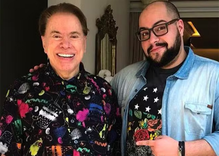 Tiago Abravanel reflete sobre um ano sem Silvio Santos e destaca força da mãe no luto