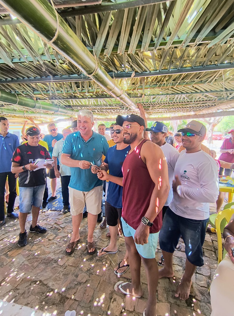 Tradicional regata de canoas no rio Parnaíba na manga PI-MA