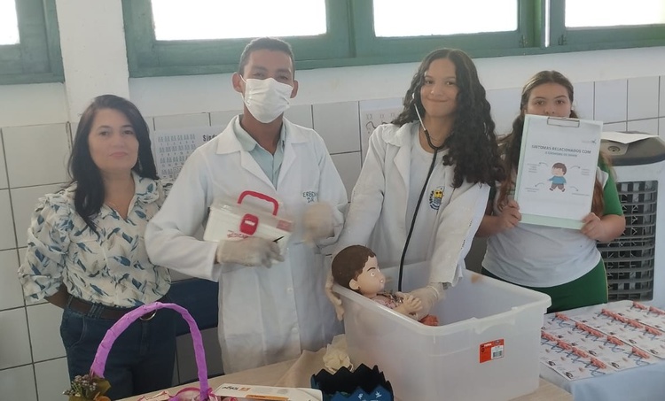 A iniciativa ajuda os jovens a desenvolverem habilidades importantes, como aprender a trabalhar em grupo, tomar decisões e resolver problemas.