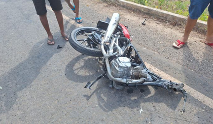 Acidente na PI-130 em Palmeirais deixa motociclista morto no local (Foto: Reprodução) Acidente na PI-130 em Palmeirais deixa motociclista morto no local (Foto: Reprodução)