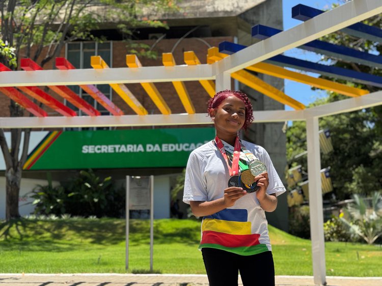 Aos 15 anos, Maria Vitória foi convocada para integrar a Seleção Brasileira de Handebol Sub-15.