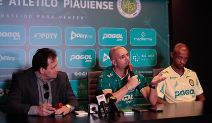 Apresentação de Jerson Testoni, novo técnico do Atlético-PI, ao lado do presidente Edson Sá. (Foto: Lucas Batista/CAP) Apresentação de Jerson Testoni, novo técnico do Atlético-PI, ao lado do presidente Edson Sá. (Foto: Lucas Batista/CAP)