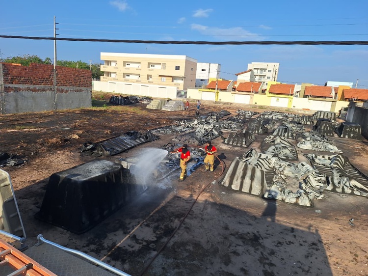 Corpo de Bombeiros controla três incêndios simultâneos em Teresina, Campo Maior e Parnaíba.
