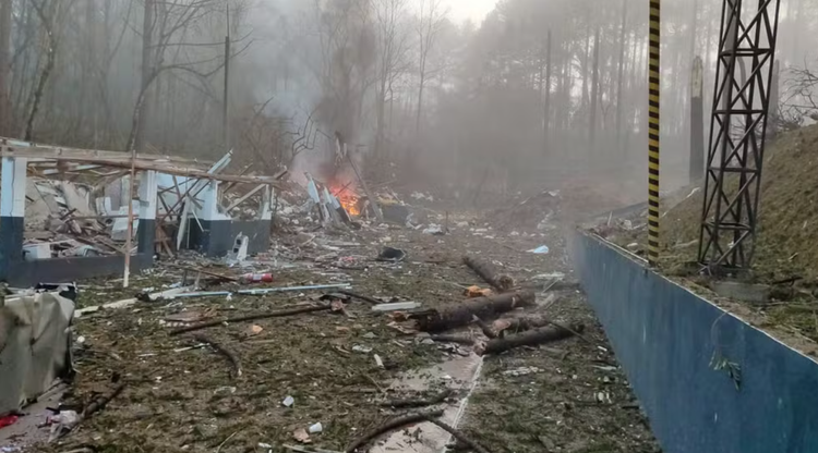 Explosão em fábrica de explosivos deixa nove mortos na Grande Curitiba.