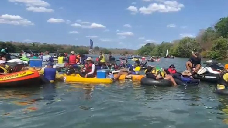 Floriano: Tradicional descida de boia no Rio Parnaíba atrai cerca de 500 pessoas.