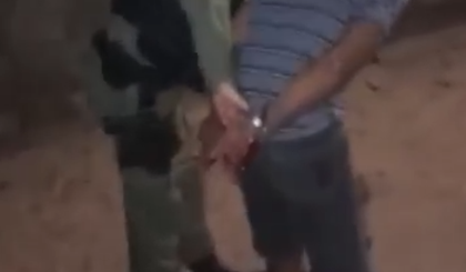 Foragido há 45 dias, suspeito foi preso após tentar fugir de abordagem policial. (Foto: Reprodução) Foragido há 45 dias, suspeito foi preso após tentar fugir de abordagem policial. (Foto: Reprodução)