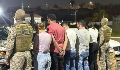 Grupo é preso com 100 potes de creme de avelã furtados. (Foto: Divulgação/PM-PI)