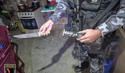 Homem é preso em flagrante suspeito de matar desafeto a facadas em Paulistana (Foto: PM/PI) Homem é preso em flagrante suspeito de matar desafeto a facadas em Paulistana (Foto: PM/PI)
