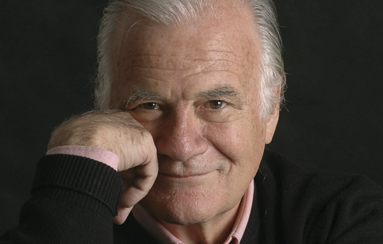 Jornalista Mino Carta, ícone da mídia brasileira, falece aos 91 anos.