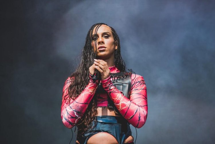 Linn da Quebrada será destaque musical da Parada da Diversidade em Teresina