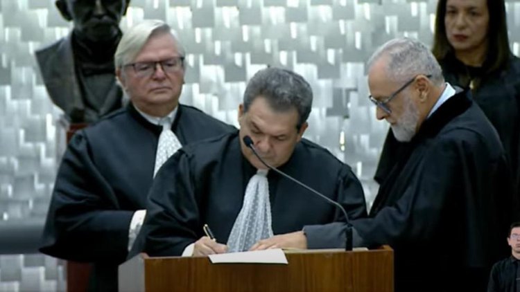 Piauiense Carlos Brandão assume como ministro no STJ.