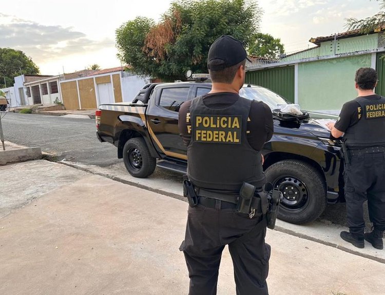 Polícia Federal prende duas pessoas por saques de dinheiro com identidade falsa