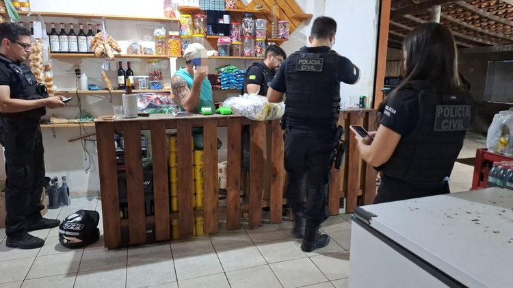 Polícia prende dono de bar em Teresina por porte ilegal de arma