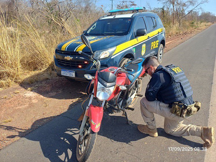 PRF recupera motocicleta furtada em São Paulo e apreende condutor por receptação em Corrente-PI