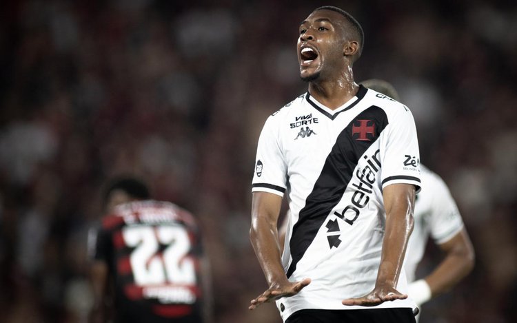 Rayan celebra gol do Vasco contra o Flamengo