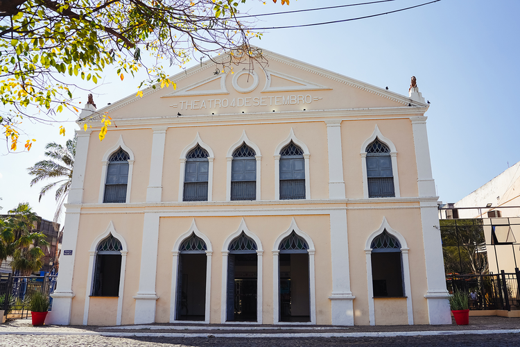 Teatro 4 de Setembro é símbolo da campanha nacional do Dia Mundial da Limpeza