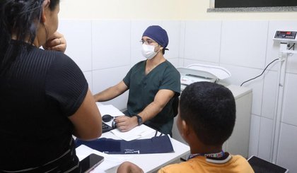 "Teste do bracinho" será obrigatória em consultas pediátricas para crianças a partir dos 3 anos. (Foto: Marcos Moura/ Prefeitura de Fortaleza) "Teste do bracinho" será obrigatória em consultas pediátricas para crianças a partir dos 3 anos. (Foto: Marcos Moura/ Prefeitura de Fortaleza)