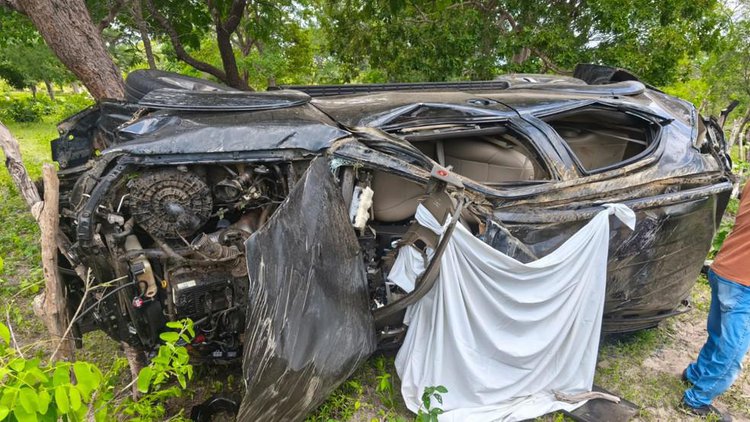 Capotamento na PI-140 deixa um morto e quatro feridos.