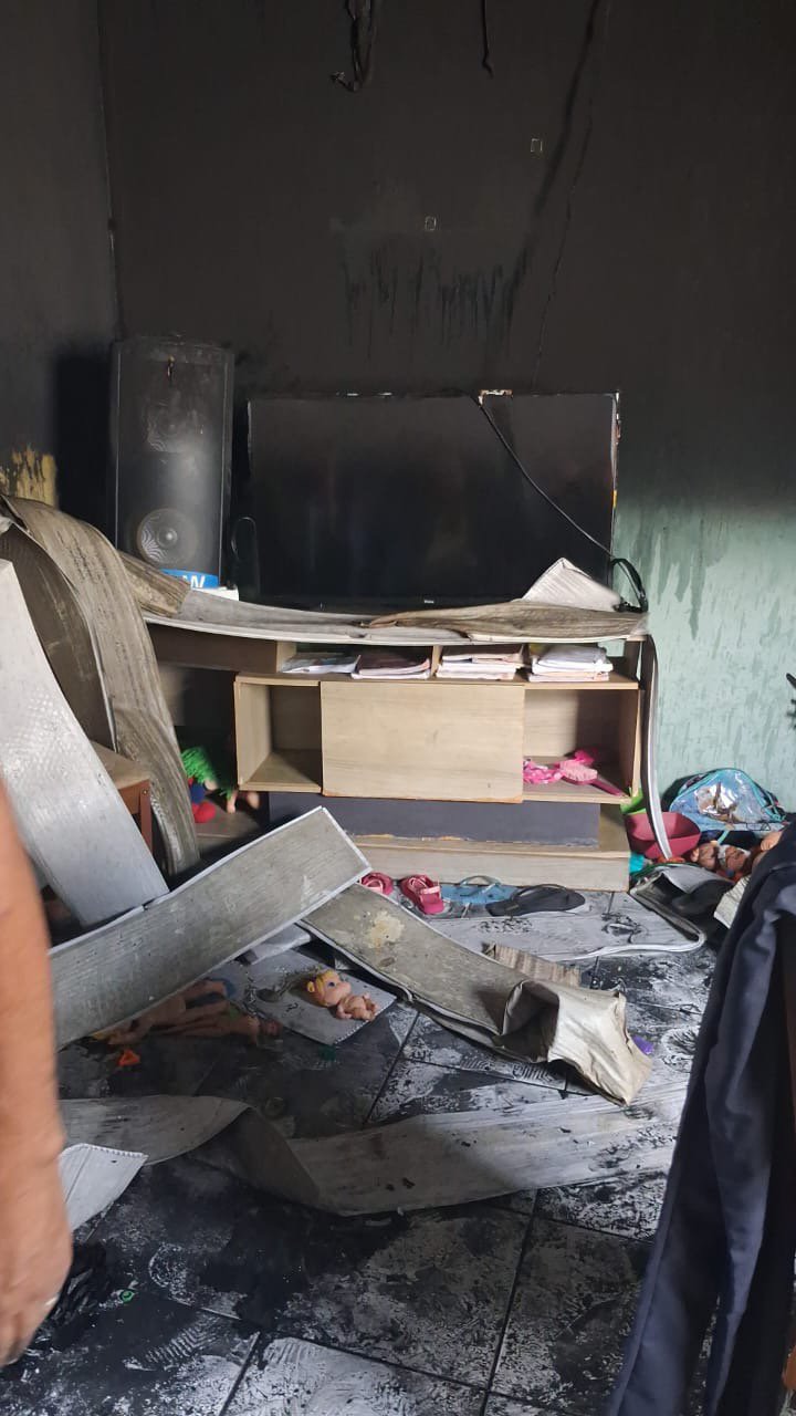 Família faz vaquinha após incêndio destruir apartamento no Orgulho do Piauí, em Teresina