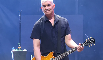 Foo Fighters anuncia ausência do guitarrista Pat Smear após acidente. (Foto: Gary Miller/WireImage) Foo Fighters anuncia ausência do guitarrista Pat Smear após acidente. (Foto: Gary Miller/WireImage)