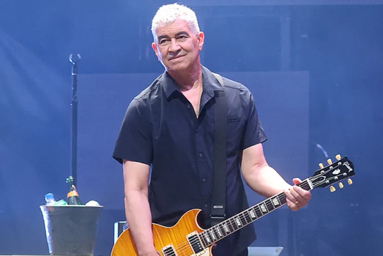 Foo Fighters anuncia ausência do guitarrista Pat Smear após acidente.