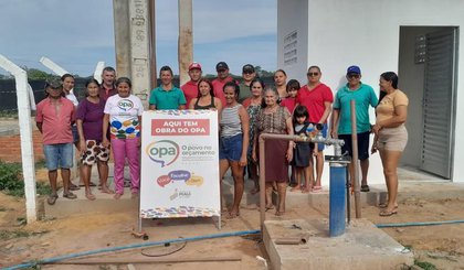 Moradores de Picos celebram investimento de R$ 268 mil em sistema de água. (Foto: Ascom Seplan) Moradores de Picos celebram investimento de R$ 268 mil em sistema de água. (Foto: Ascom Seplan)