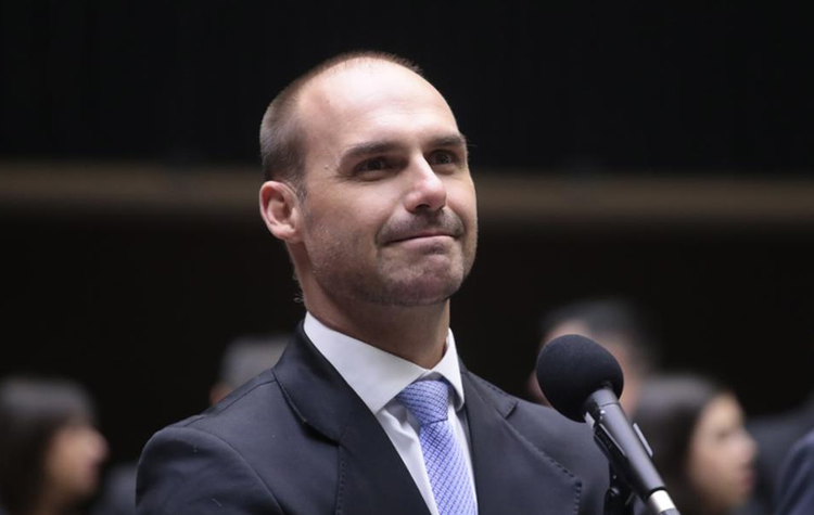 PF determina retorno imediato de Eduardo Bolsonaro ao cargo de escrivão