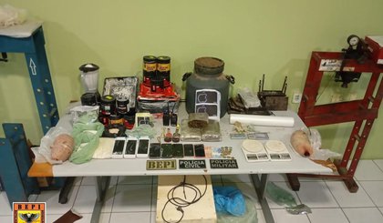 Polícia fecha laboratório de drogas e prende suspeito no Piauí. (Foto: Divulgação/SSP-PI)
