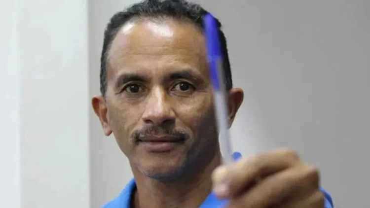 Cantor da “Caneta Azul” tenta se reerguer após prejuízo milionário