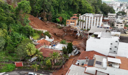 Chuvas causam destruição em MG. Pelo menos 16 pessoas morreram. (Foto: Reprodução/CNN) Chuvas causam destruição em MG. Pelo menos 16 pessoas morreram. (Foto: Reprodução/CNN)