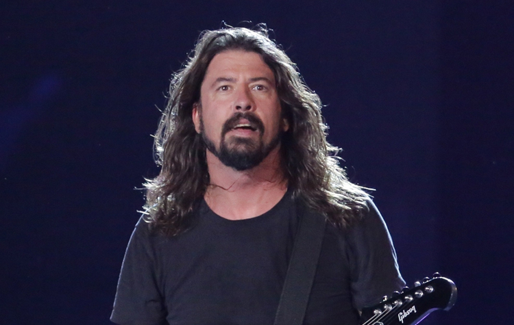 Grohl explica saída de Josh Freese do Foo Fighters