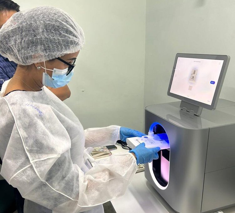 Laboratório Central do Piauí recebe sequenciador genético e amplia capacidade de monitoramento de doenças.